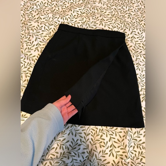 French connection black mini skirt - Picture 2 of 4